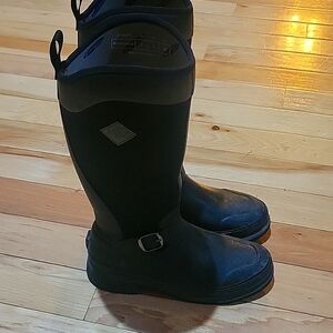 Muck boots